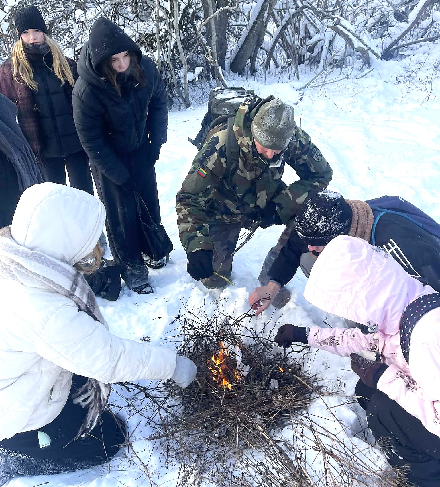 Trijų dienų Pilietiškumo ir gynybos įgūdžių kursas pirmokams Vilniaus Pilaitėsgimnazijoje